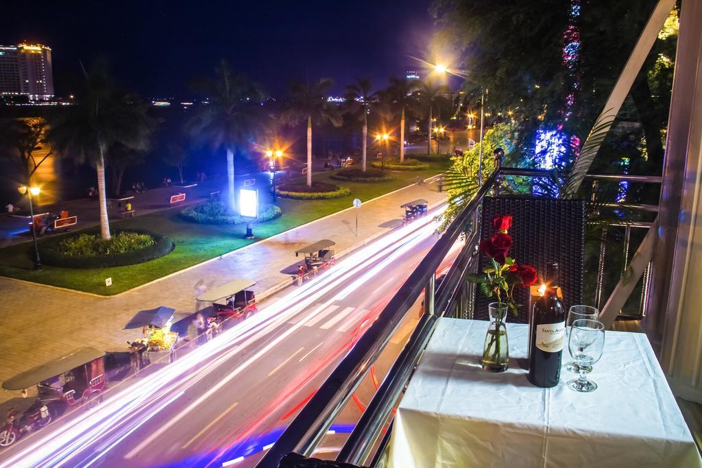 Adore Riverside Hotel Phnom Penh Extérieur photo