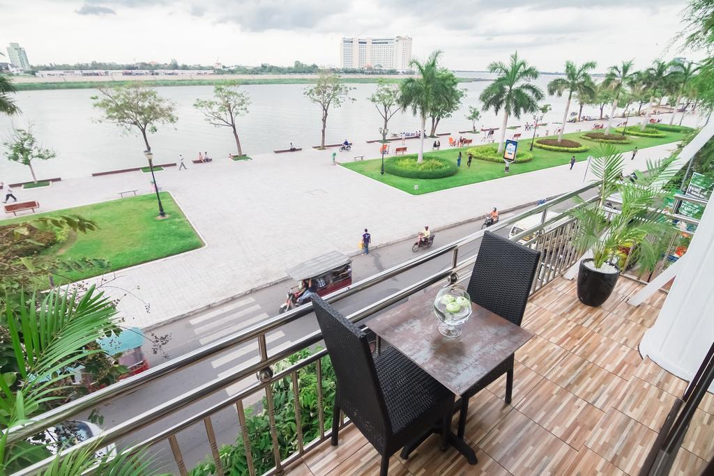 Adore Riverside Hotel Phnom Penh Extérieur photo